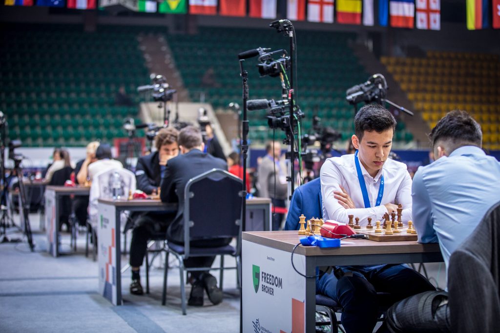 Caruana joins a five way tie for the lead after three rounds of