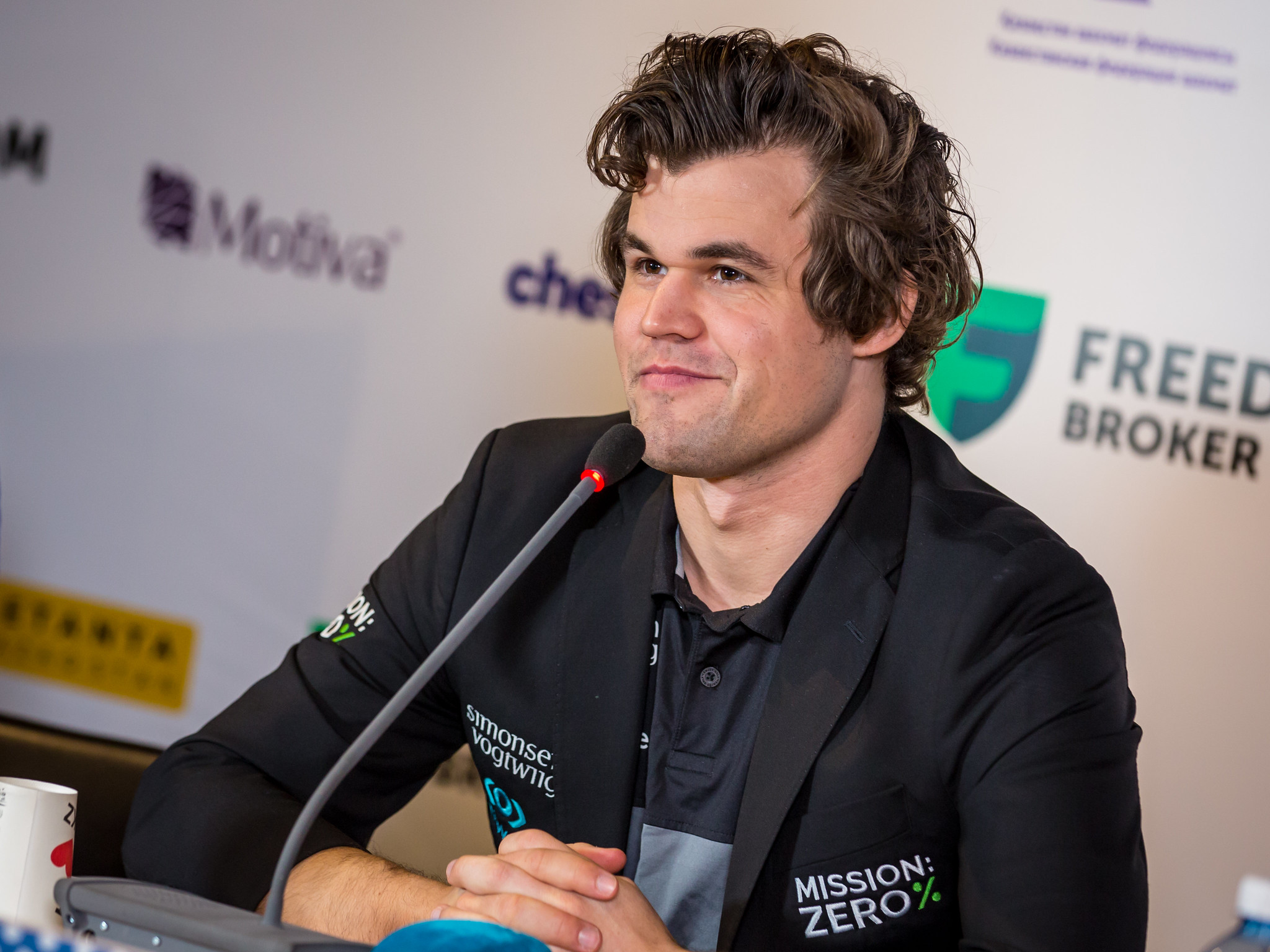 Magnus Carlsen abandonou de forma ÉPICA no Campeonato Mundial de Xadrez  (Blitz, 2022) 